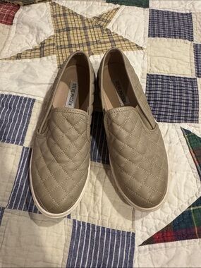 Steve Madden Quilted Slip-On Flats in Taupe
